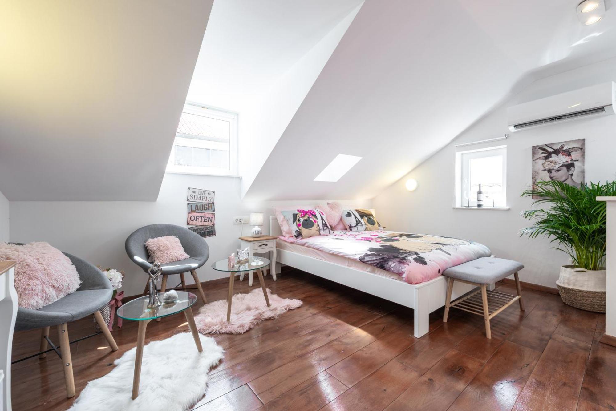 Mango & Tango Oldtown Apartment